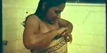 Desi indian B Grade movie nude bath