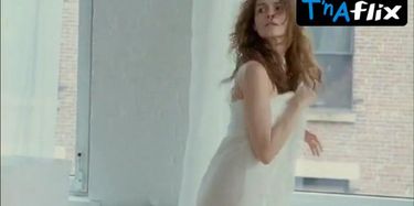 Tempted saffron burrows sex - Real Naked Girls